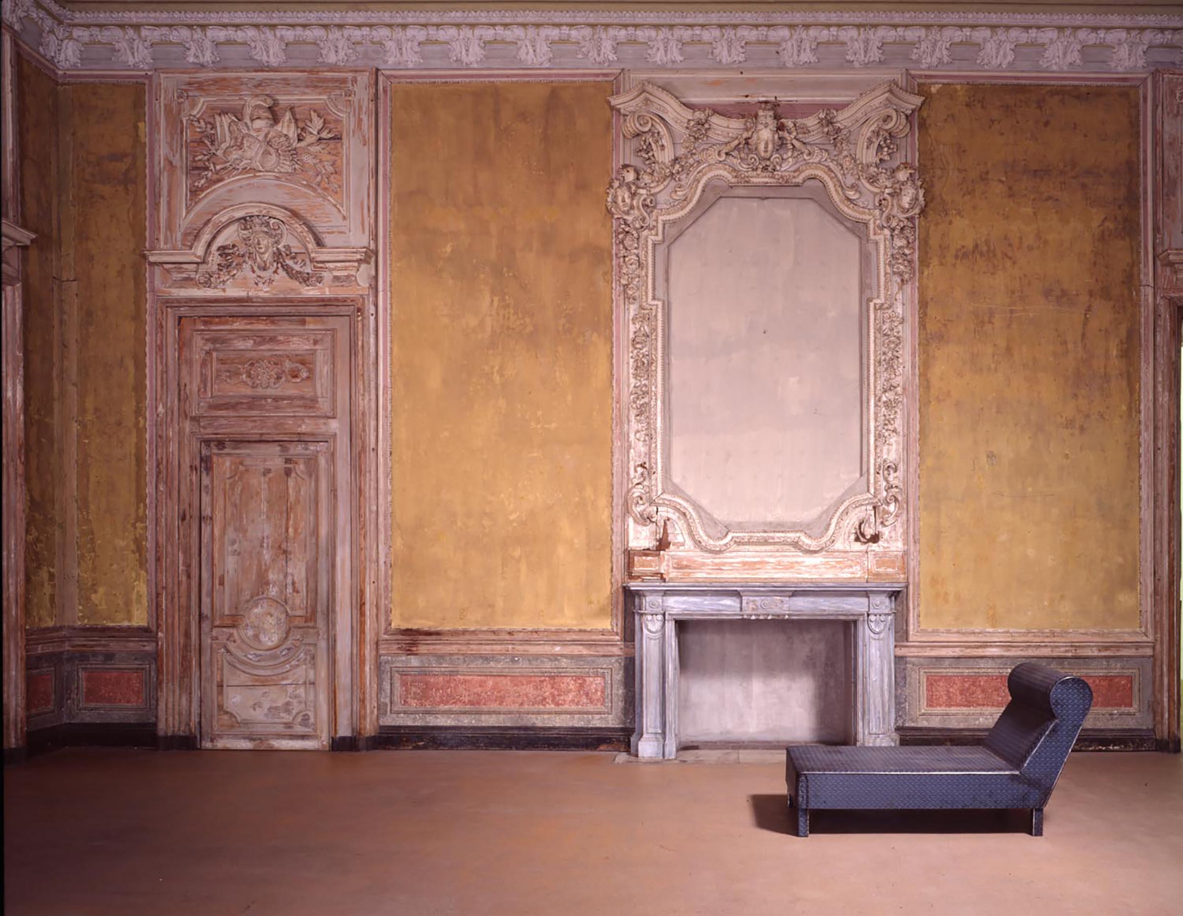 Mona Hatoum, Cover Dormeuse, 1998